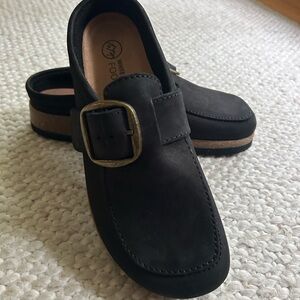 White Mountain Black Mules with Buckle